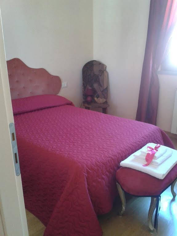Bed And Breakfast Loriana Arezzo Luaran gambar